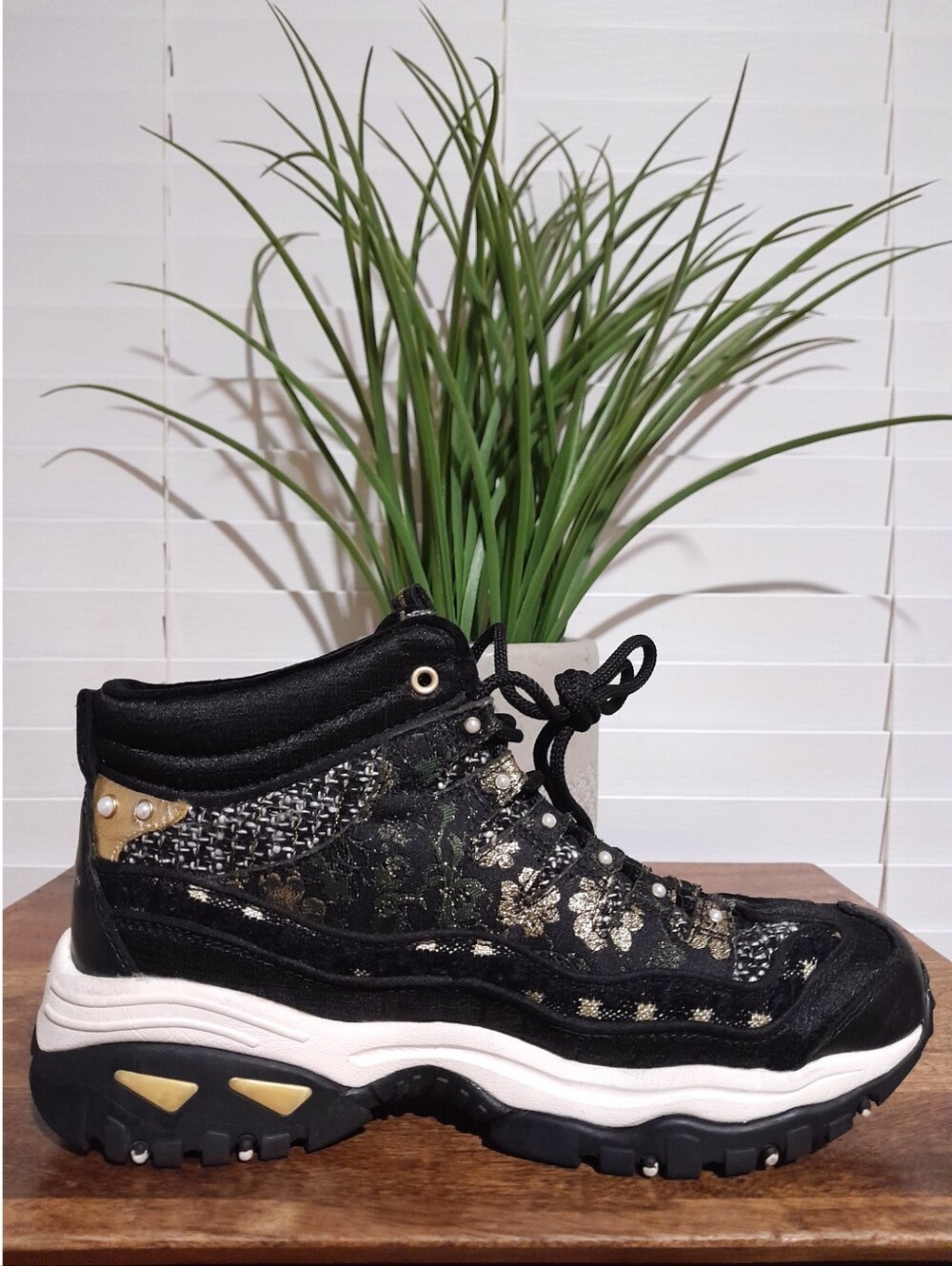 rare leather velour faux pearl Skechers Heritage ankle boots 8.5 black gold whit - Picture 13 of 13